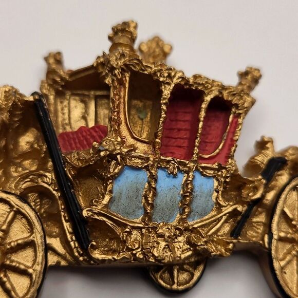 3D Magnet Authentic British Royal Family Gold State Coach Carriage - Picture 5 of 9